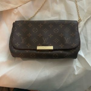 Hand bag with straps for purse